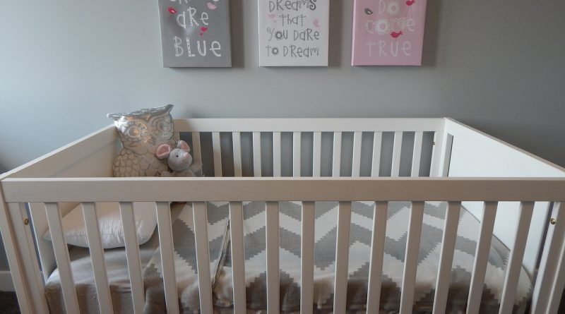 Crib Nursery Baby Bedroom  - ErikaWittlieb / Pixabay