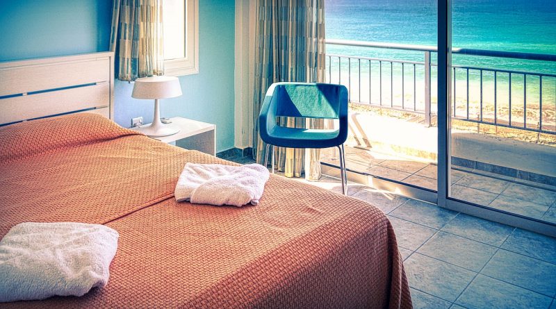 Hotel Room Furniture Bed Balcony  - fietzfotos / Pixabay